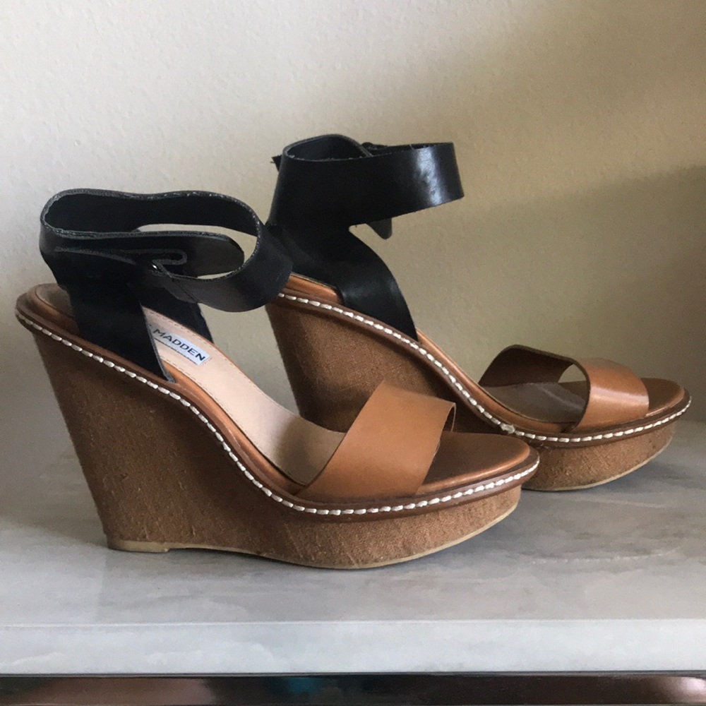 Steve Madden Black and Tan wedges